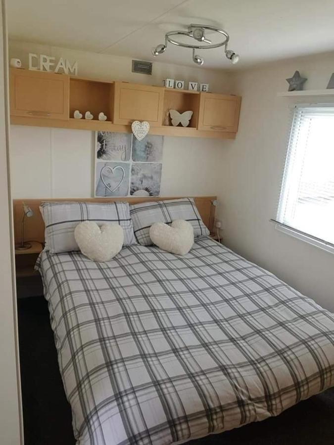 I 10 Caravan 4 Berth Chase Caravan Park Ingoldmells Exterior photo
