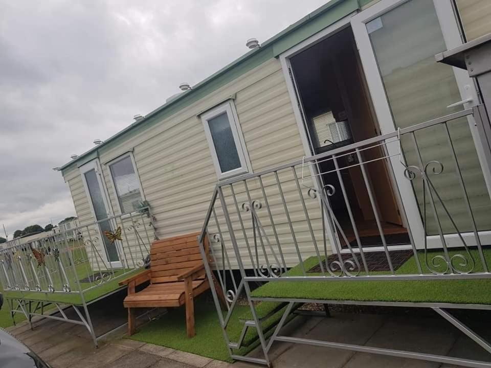 I 10 Caravan 4 Berth Chase Caravan Park Ingoldmells Exterior photo